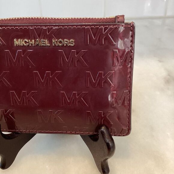 Michael Kors Signature Logo Embossed Patent Key & Card Holder - Picture 2 of 14